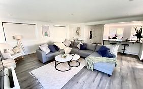 Relaxing 3 Bedroom House With 2 Bathrooms.